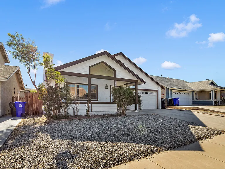 12145 Cobblestone Dr — Photo 2