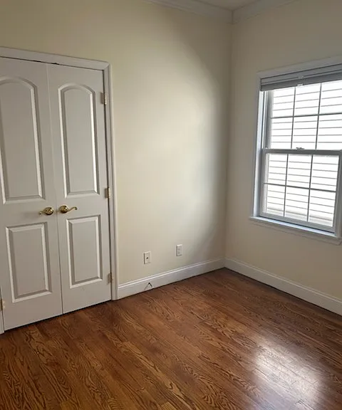 unfurnished bedroom