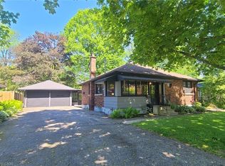 38 Helen St, Hamilton, ON L9H 1N3