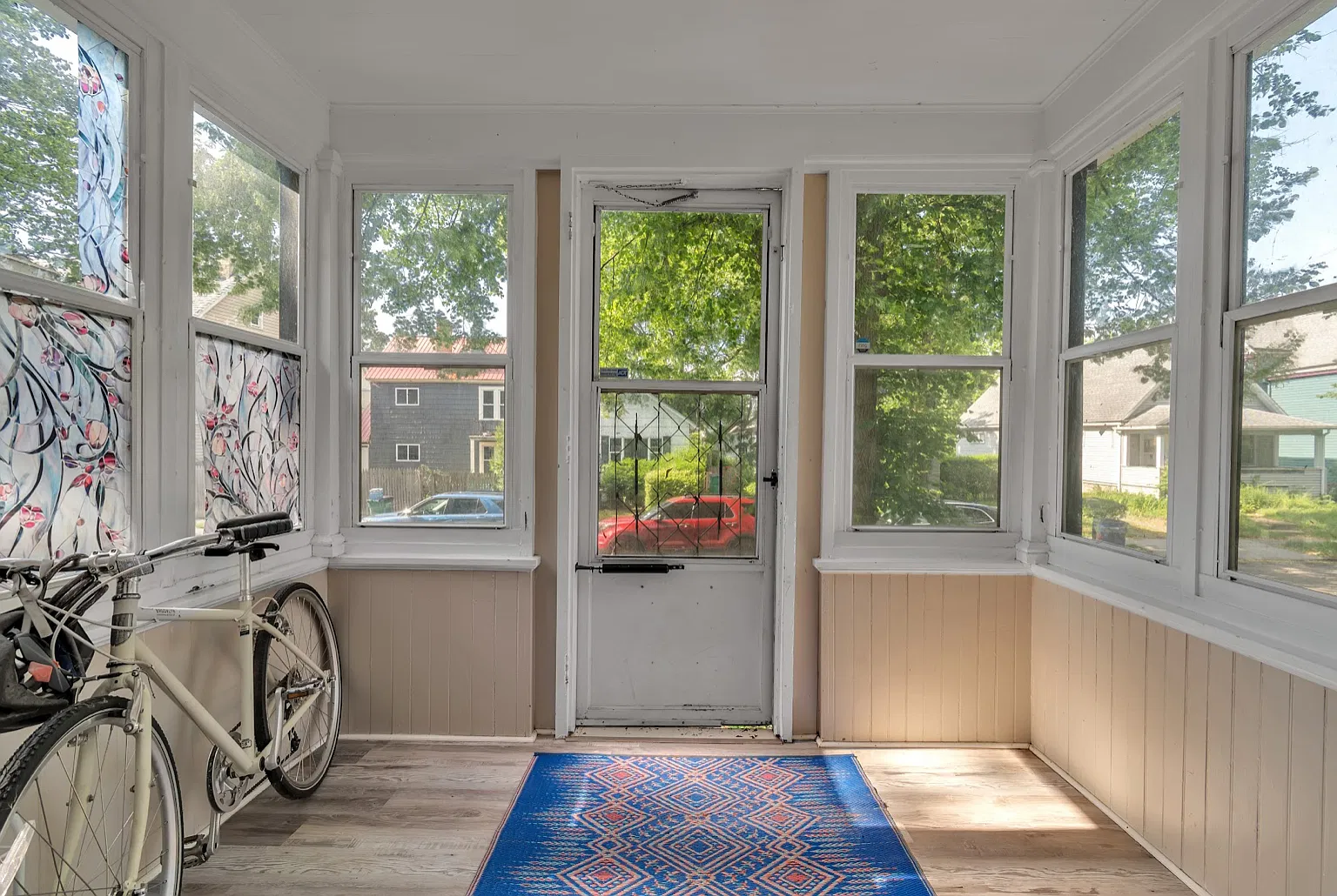 3 bed, 944 sqft, $1,500 — Photo 2