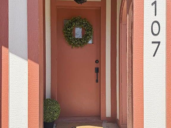 4th image of 1107 W 2nd St