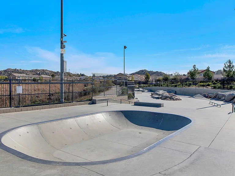 Metal Cir — Photo 15