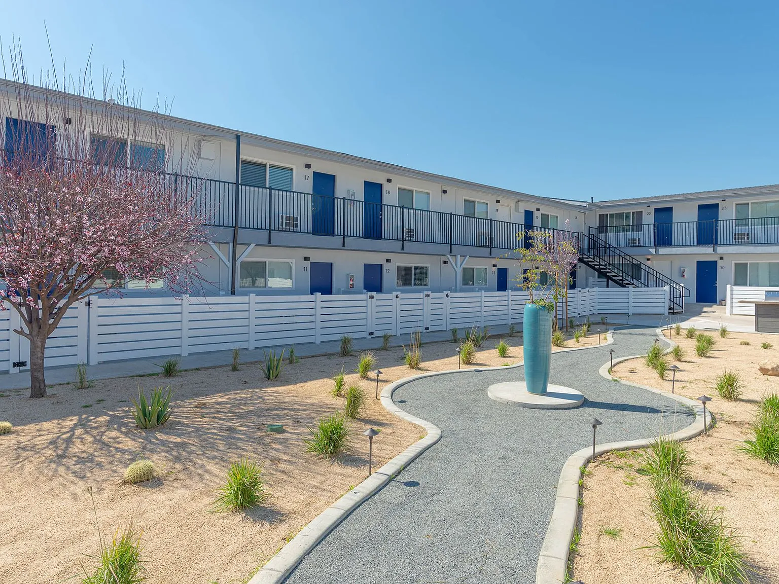 Tyler Arms Apartments - Riverside, CA — Photo 4