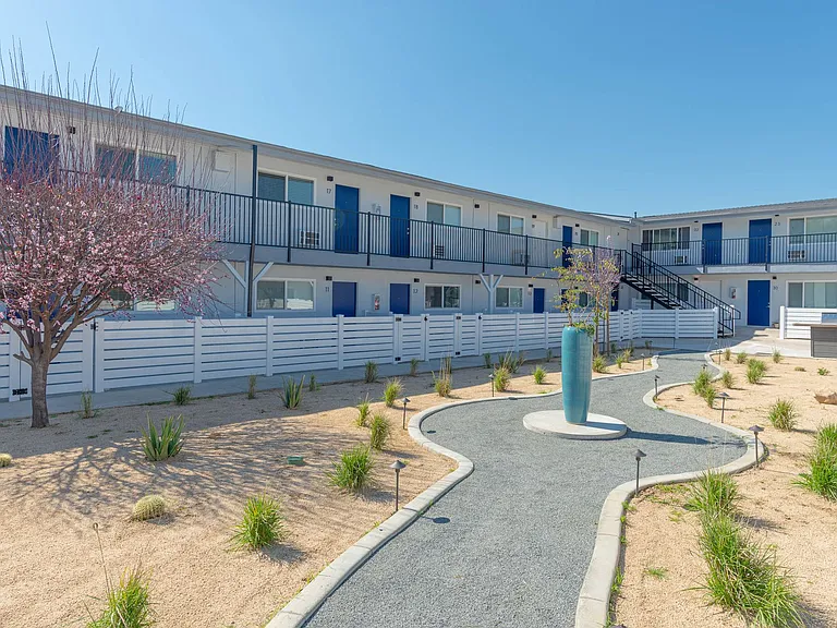 Tyler Arms Apartments - Riverside, CA — Photo 4