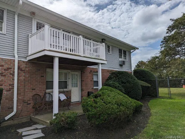 1 Hemlock Drive #F165, Bay Shore, NY 11706
