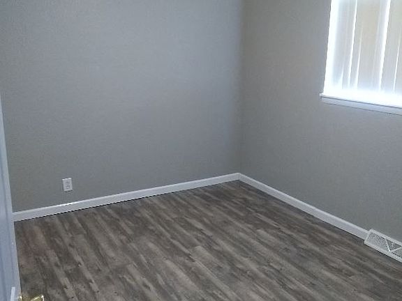 3rd image of 318 Siebenman St APT A