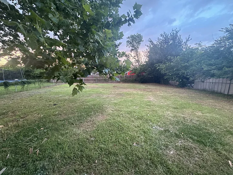 748 Oakwood Ave — Photo 3