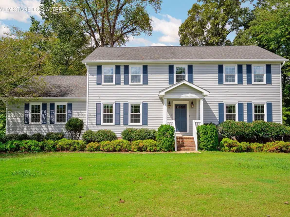 1639 Colonial Shores Dr, Hixson, TN 37343