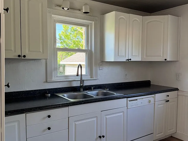 807 Knapp St — Photo 11