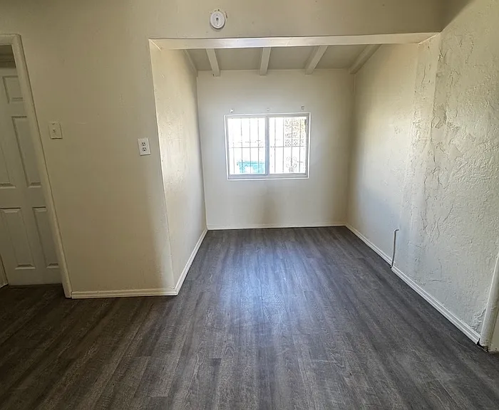 376 W Columbia St — Photo 14
