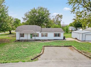207 SW 9th St, Minco, OK 73059