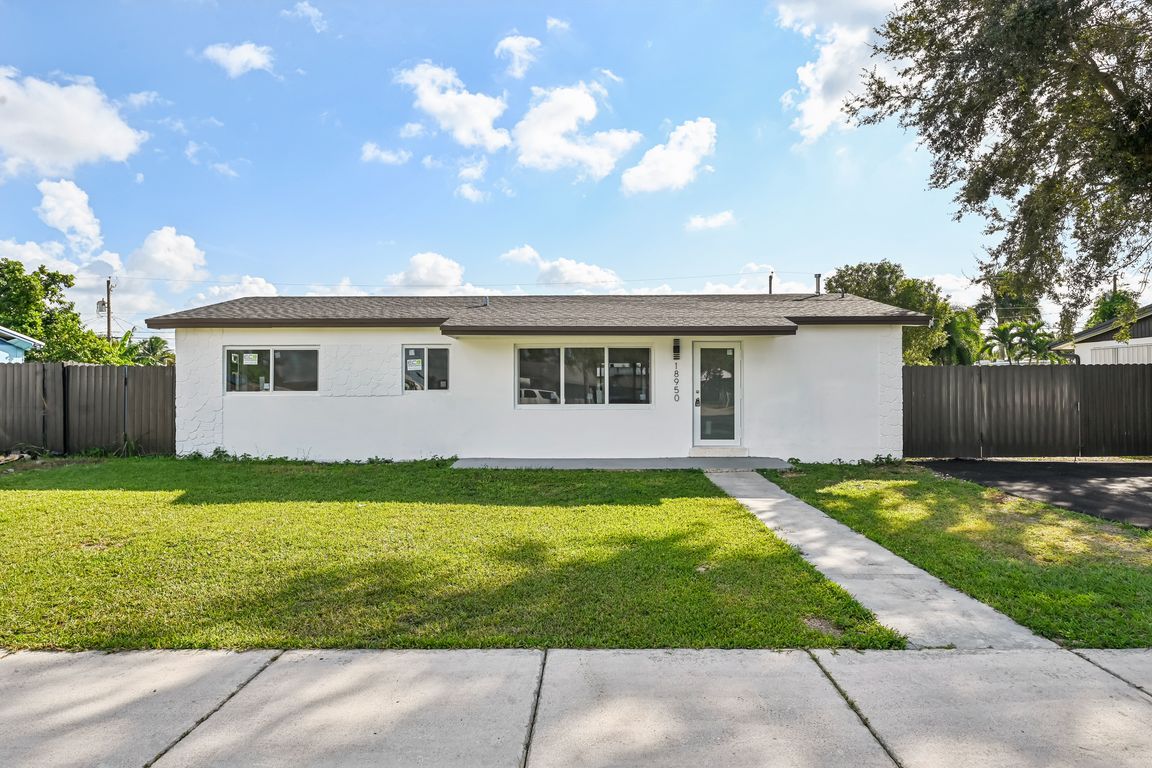 SW 310th St-S2511-001.jpg