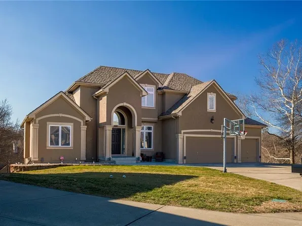 8100 Park View Dr, Parkville, MO 64152