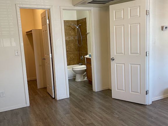 Bedroom/Bathroom/Walk-in Closet