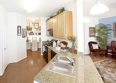4th image of 404 Oxford St #352