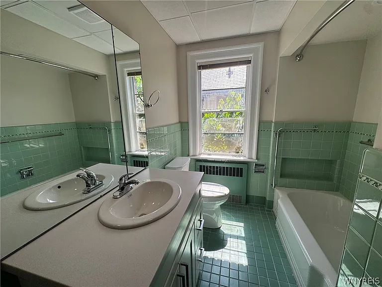 77 W Humboldt Pkwy #B — Photo 22