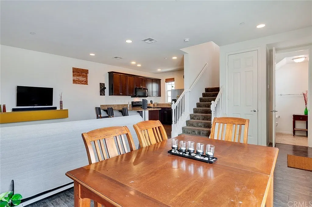 3 bed, 2.5 bath, 1554 sqft, $3,250 — Photo 4