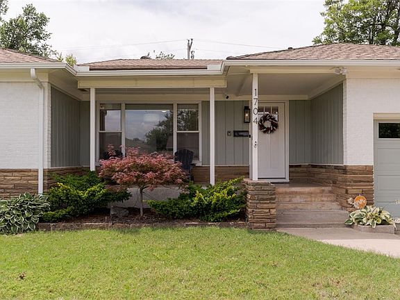 4th image of 1704 Oxford Way