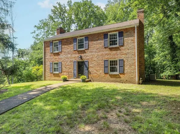 102 Meadowbrook Ct, Charlottesville, VA 22901