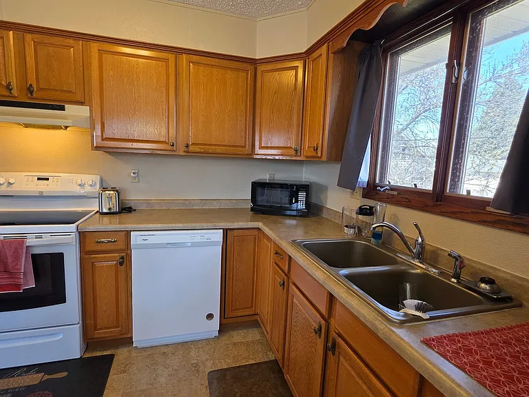 1304 E Ingals Ave — Photo 3