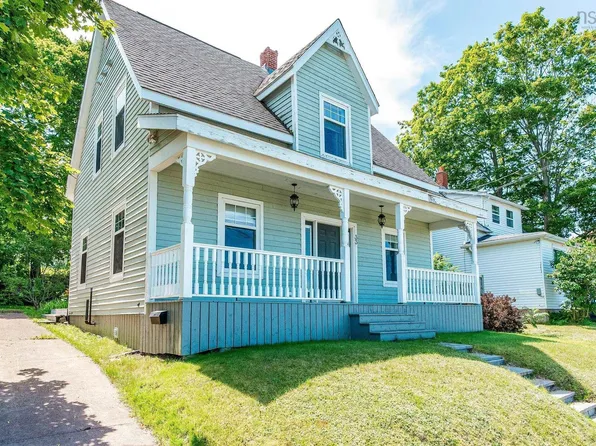 33 Beacon St, Amherst, NS B4H 1P3
