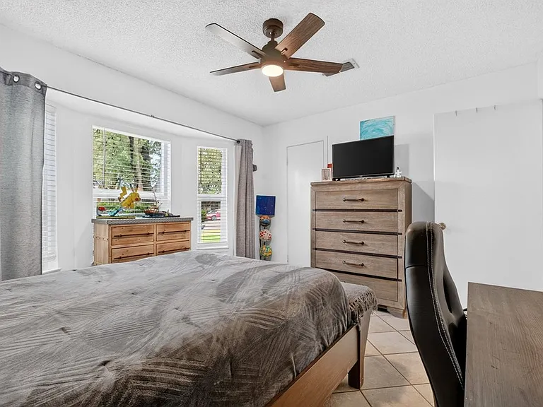 2409 Emerson Ct — Photo 45