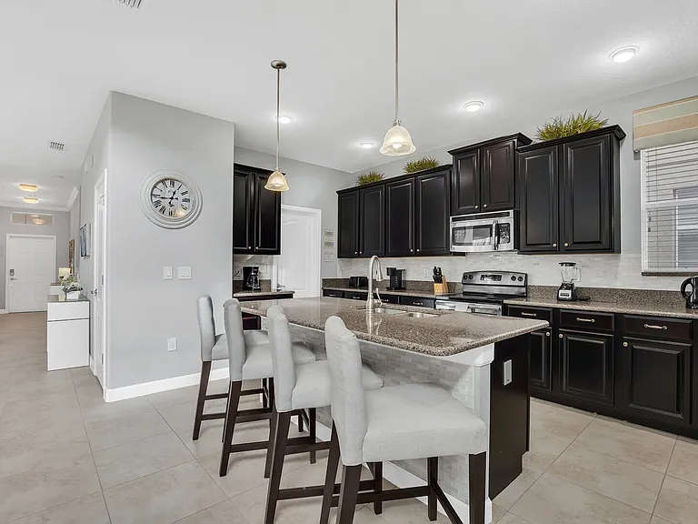 Majesty Palm Rd — Photo 14