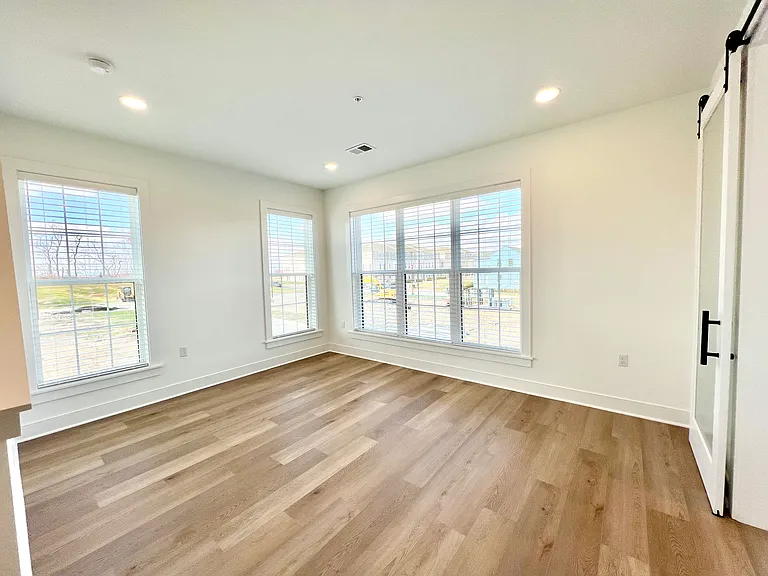 401 Cranford Way — Photo 4