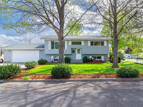 3rd image of 1302 SW 41st St