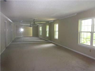 5th image of 4917 Pine Cir