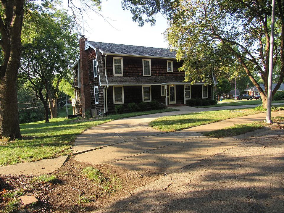 1st image of 134 E Bridlespur Dr