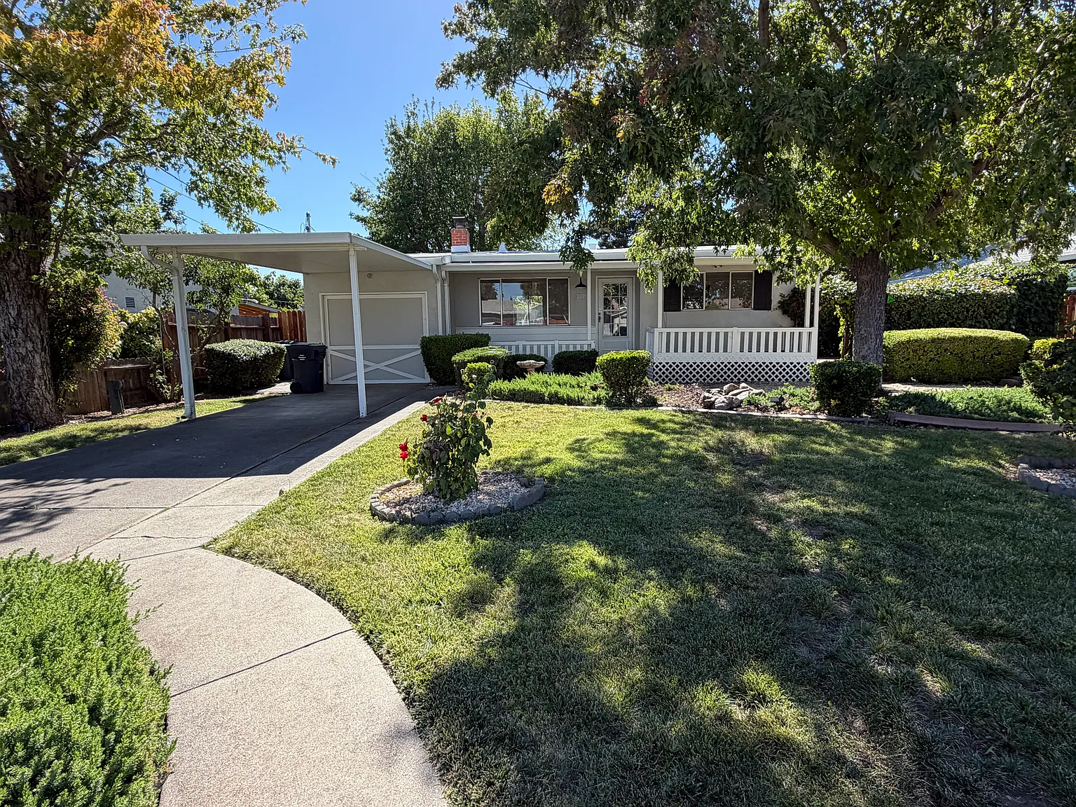 315 Hamilton Dr — Photo 1