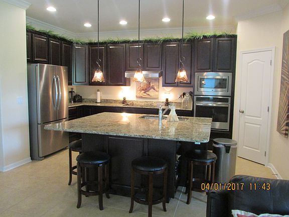 Kitchen, pantry door