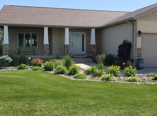 7403 Keepsake Ln, Bismarck, ND 58501