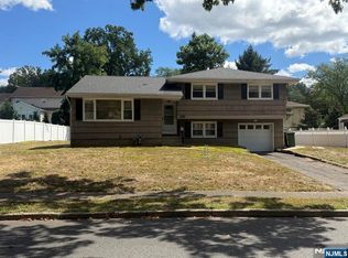 240 Buttonwood Dr, Paramus, NJ 07652