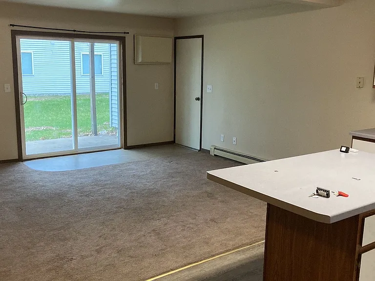 1170 Dodds Dr — Photo 3