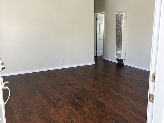 2nd image of 626 Acacia Rd APT B