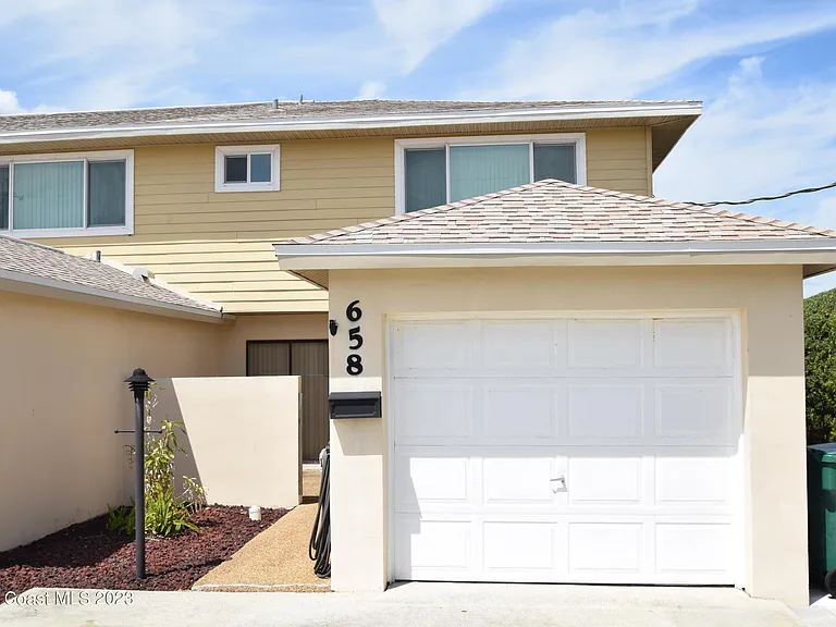 658 Atlantic Dr — Photo 2