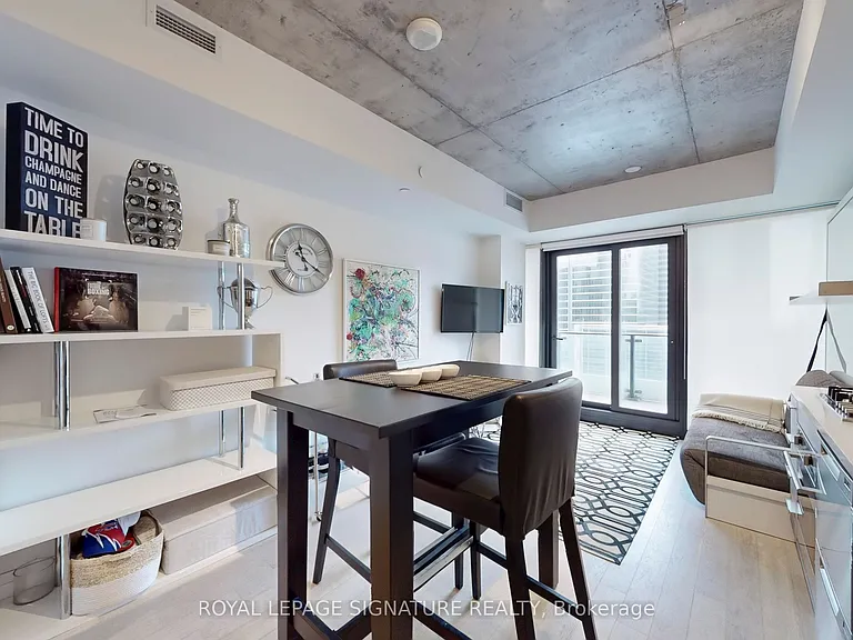 224 King St W #1406 — Photo 10