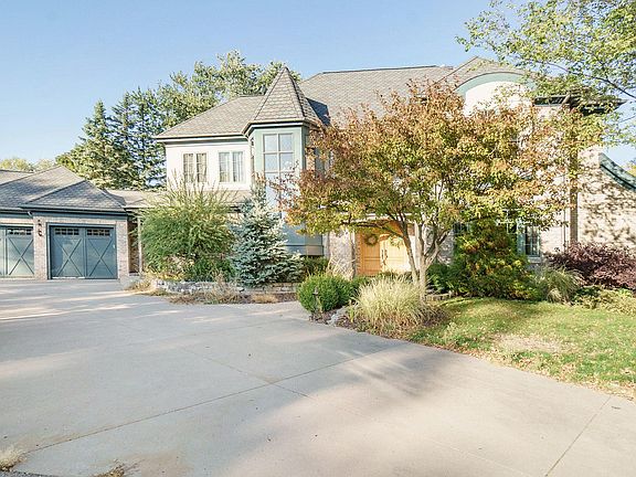 2nd image of 660 Country Club Dr