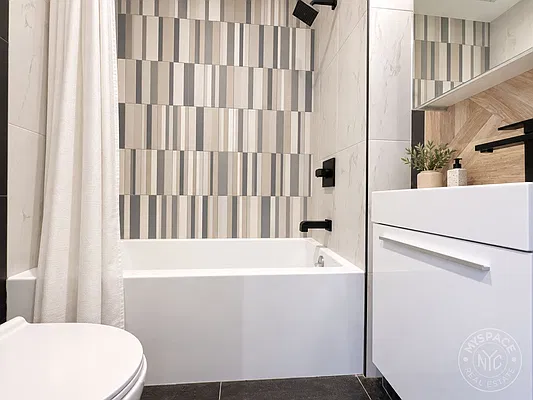 Bathroom, photo 1