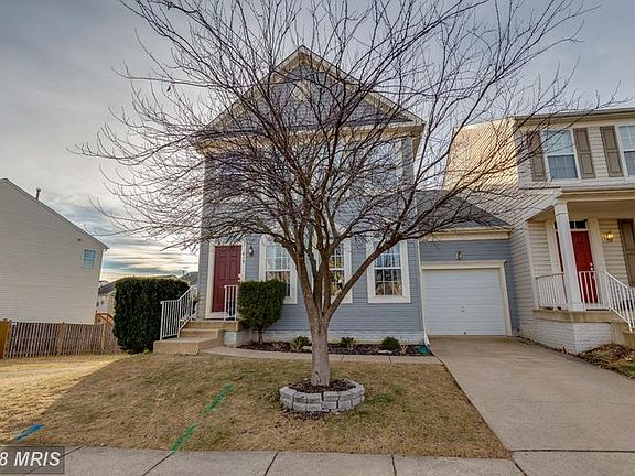 1-car garage and next to common area