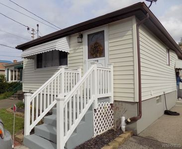 123 Meadowbrook Pkwy, Cheektowaga, NY, 14206