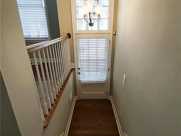 4th image of 211 Creekway Xing SE