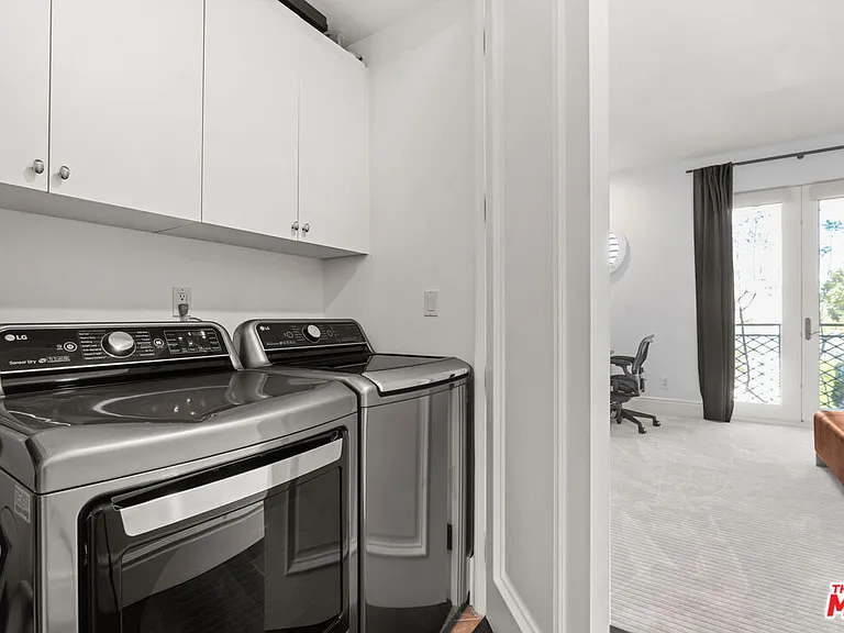 137 S Spalding Dr #304 — Photo 25