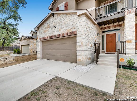 2nd image of 938 Oakwood Way
