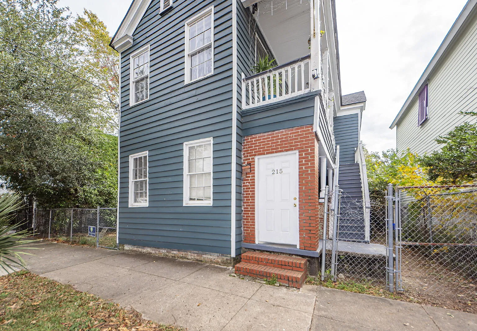 2 bed, 1.0 bath, 807 sqft, $1,965 — Photo 2