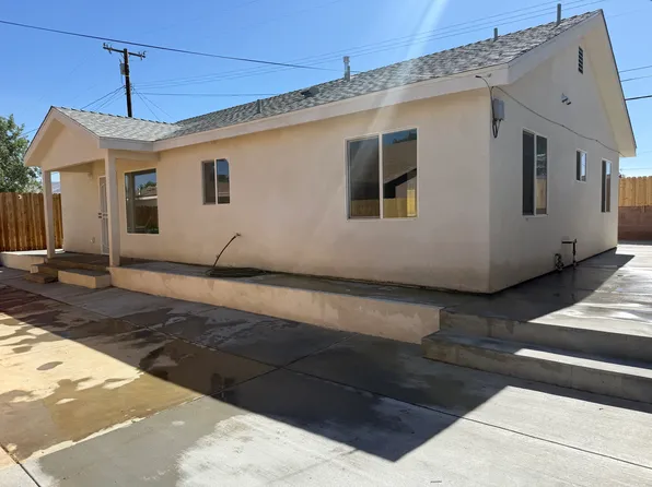 37863 11th St E #B, Palmdale, CA 93550