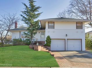 22 Briar Ln, Jericho, NY