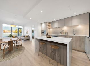 755 Harbourside Dr #307, North Vancouver, BC